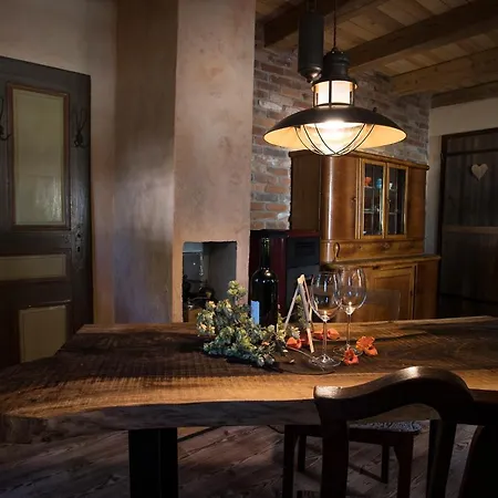 Romantisches Winzerhaeuschen Schwarzwald Und Weinberge *