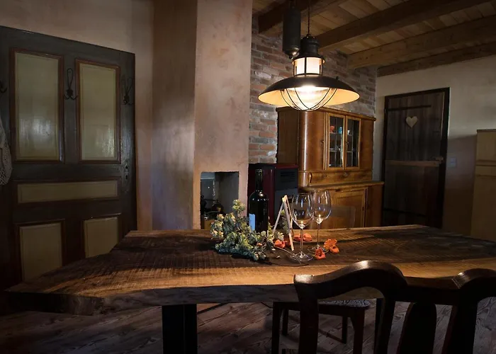 Romantisches Winzerhaeuschen Schwarzwald Und Weinberge *